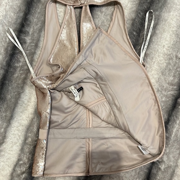 Halter top with sequins size 2. - Picture 5 of 6